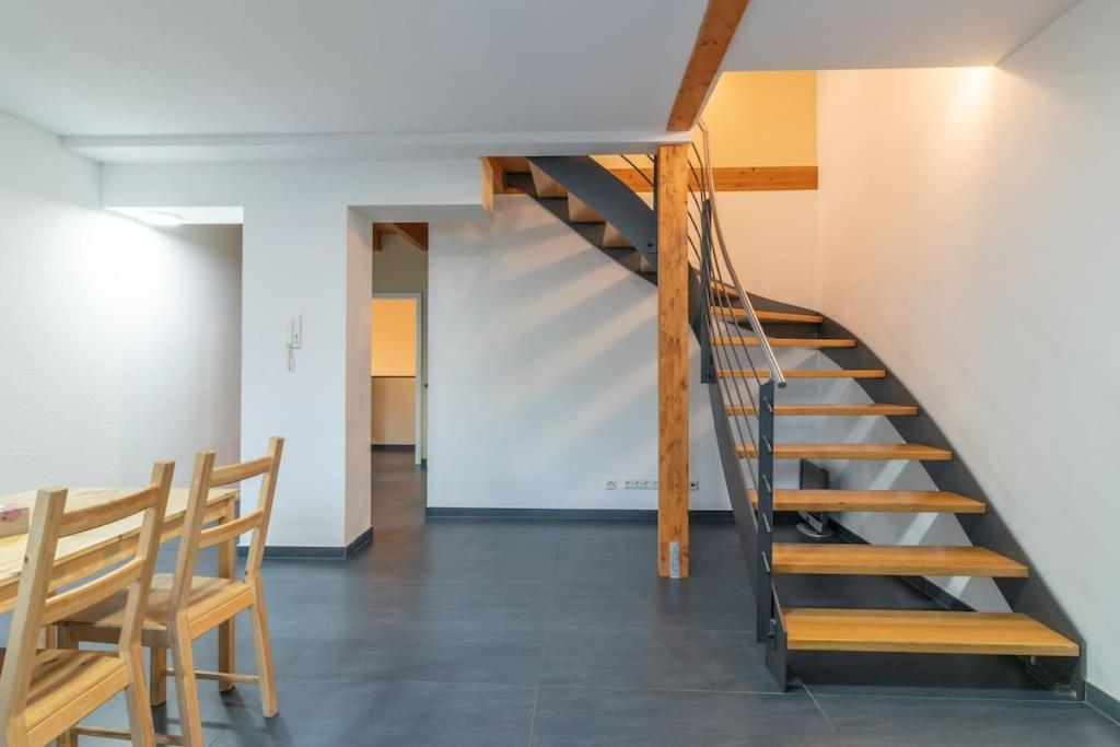 Maisonette-Wohnung Mit 5 Schlafzimmern Woerrstadt Exterior photo