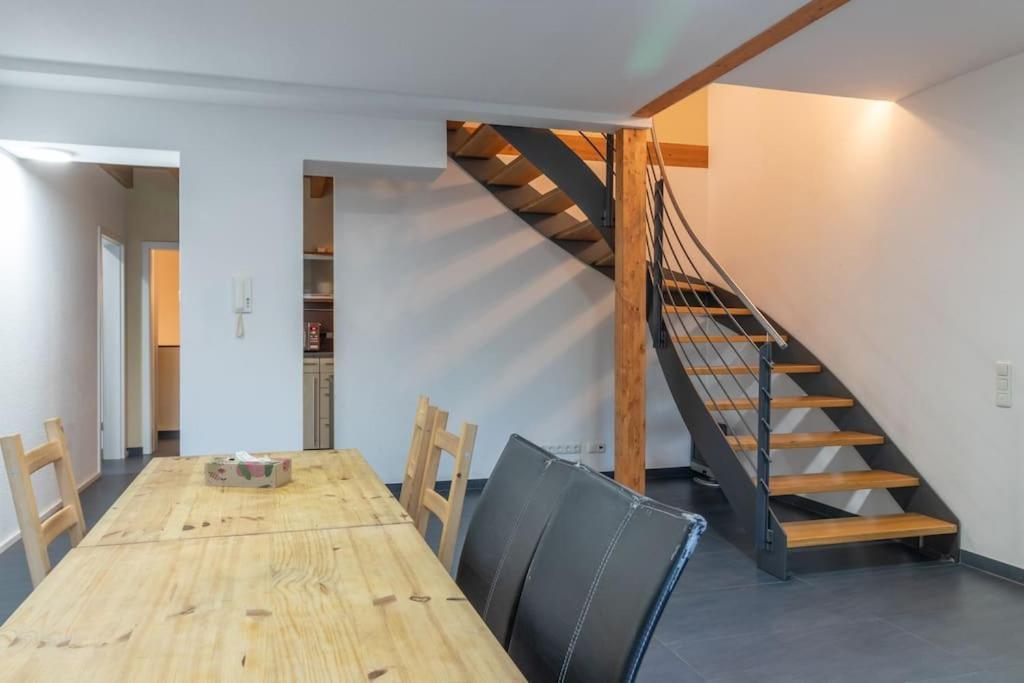 Maisonette-Wohnung Mit 5 Schlafzimmern Woerrstadt Exterior photo
